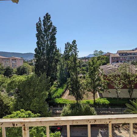 Superbe T2 Proche Des Plages Et Des Commerces Hyères المظهر الخارجي الصورة